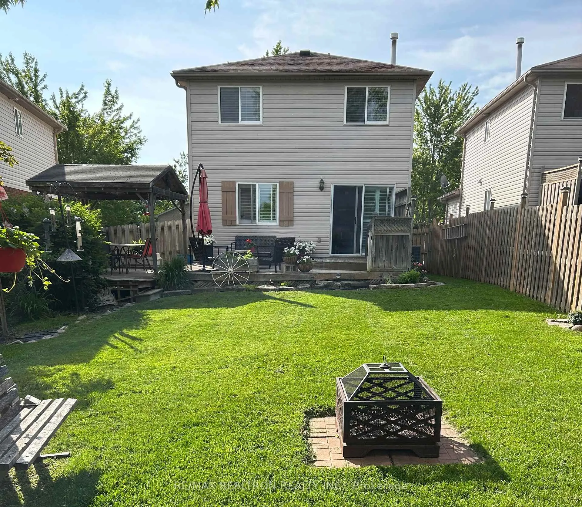 Photo 41 of 131 Columbia Road, Barrie, Holly — HOMEH