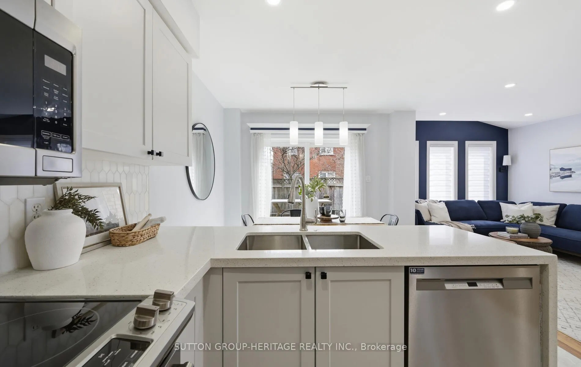 Photo 5 of 76 Regency Crescent, Whitby, Downtown Whitby — HOMEH
