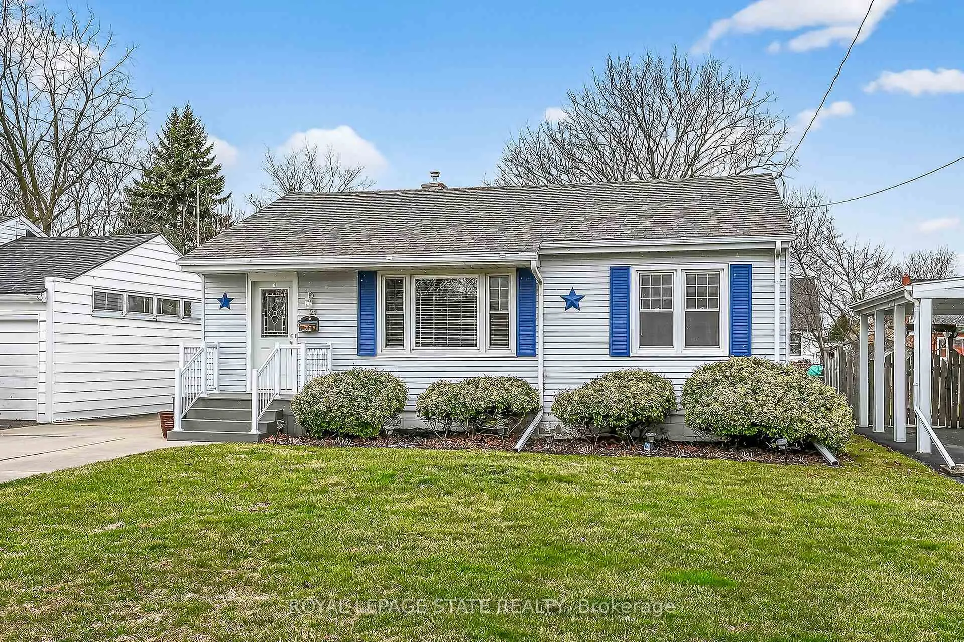 Photo 1 of 21 Lakeview Avenue, Grimsby, Grimsby Beach — HOMEH