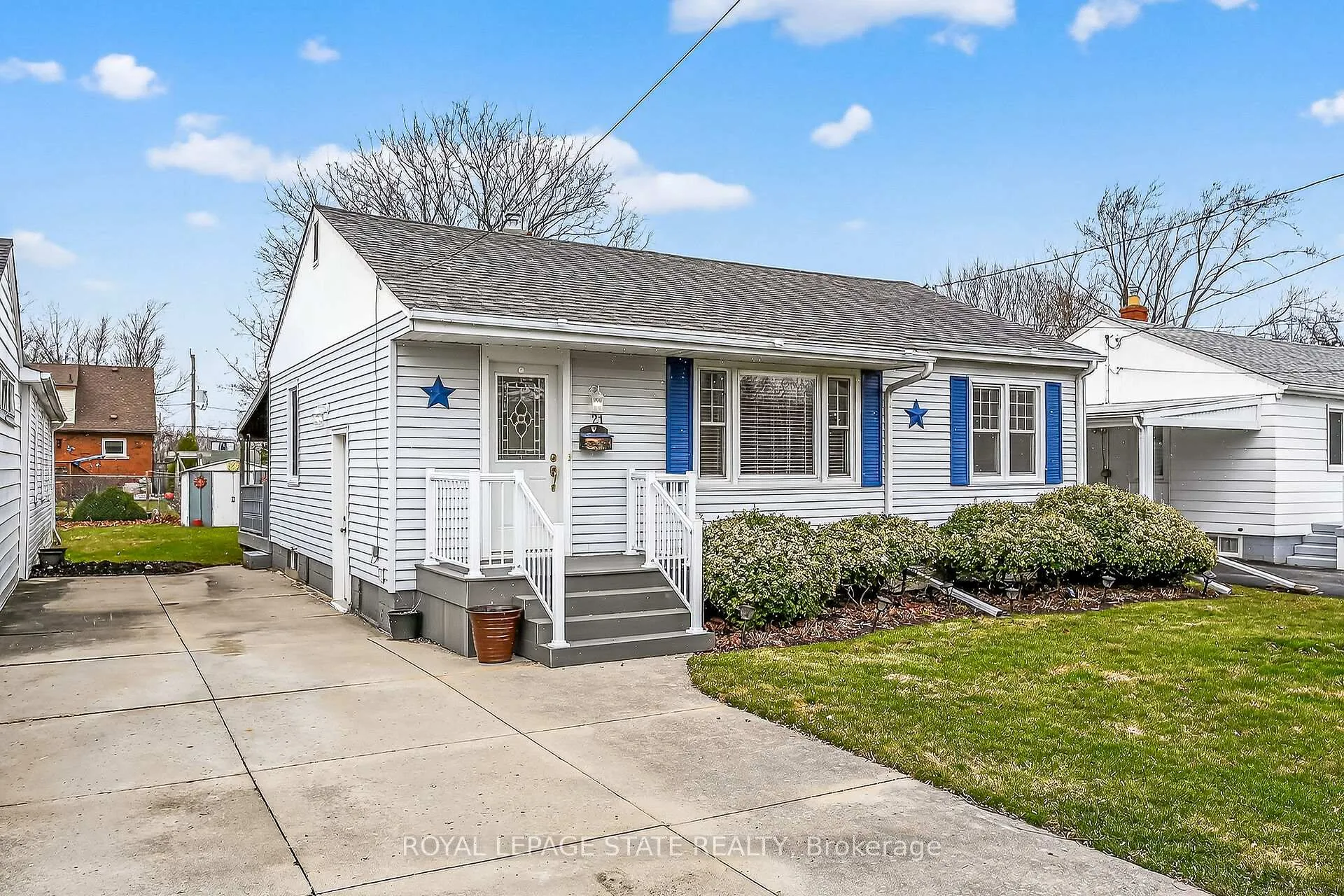 Photo 2 of 21 Lakeview Avenue, Grimsby, Grimsby Beach — HOMEH