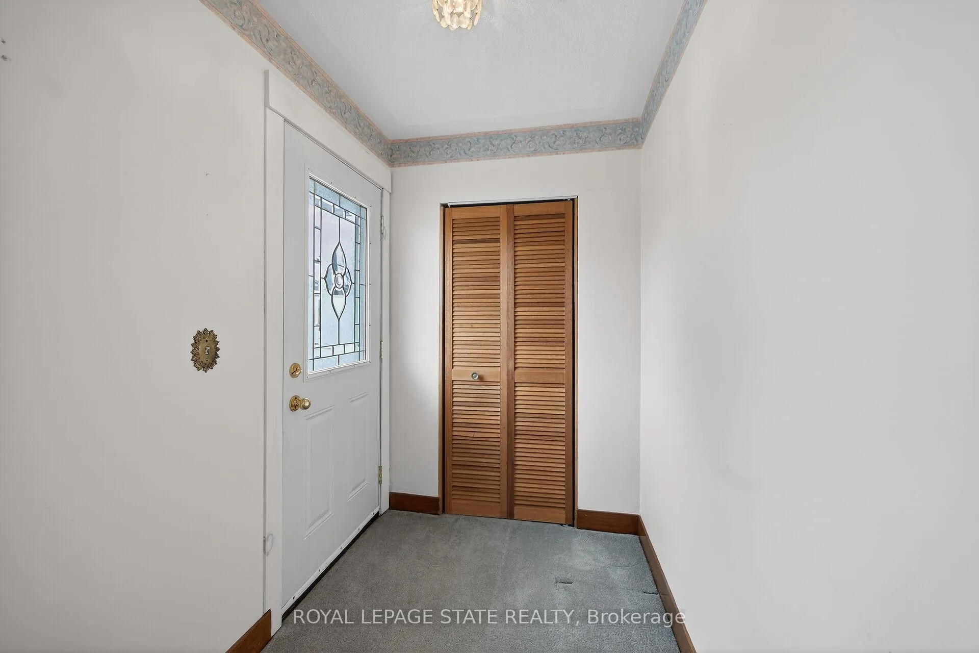 Photo 4 of 21 Lakeview Avenue, Grimsby, Grimsby Beach — HOMEH