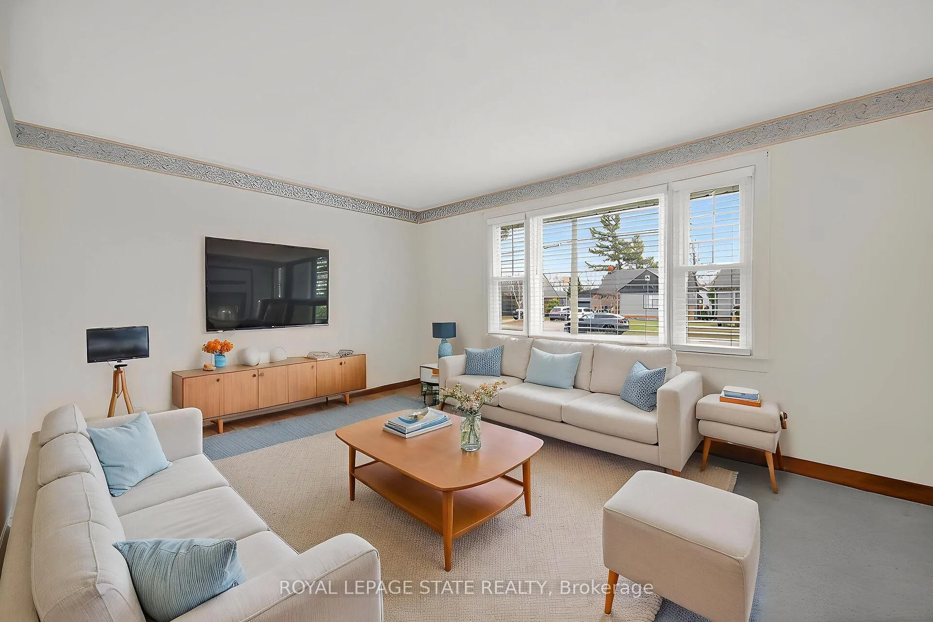 Photo 5 of 21 Lakeview Avenue, Grimsby, Grimsby Beach — HOMEH