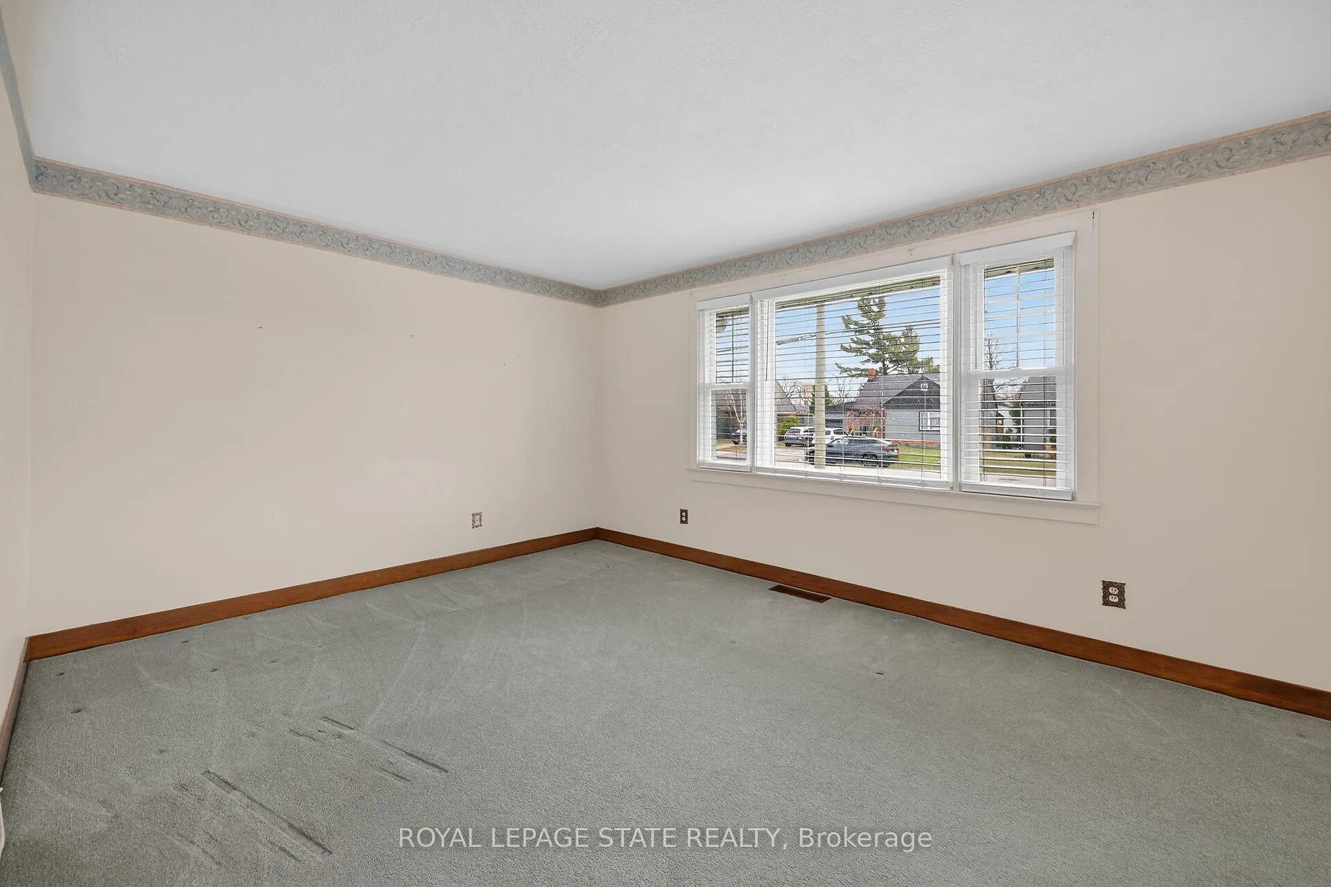 Photo 6 of 21 Lakeview Avenue, Grimsby, Grimsby Beach — HOMEH