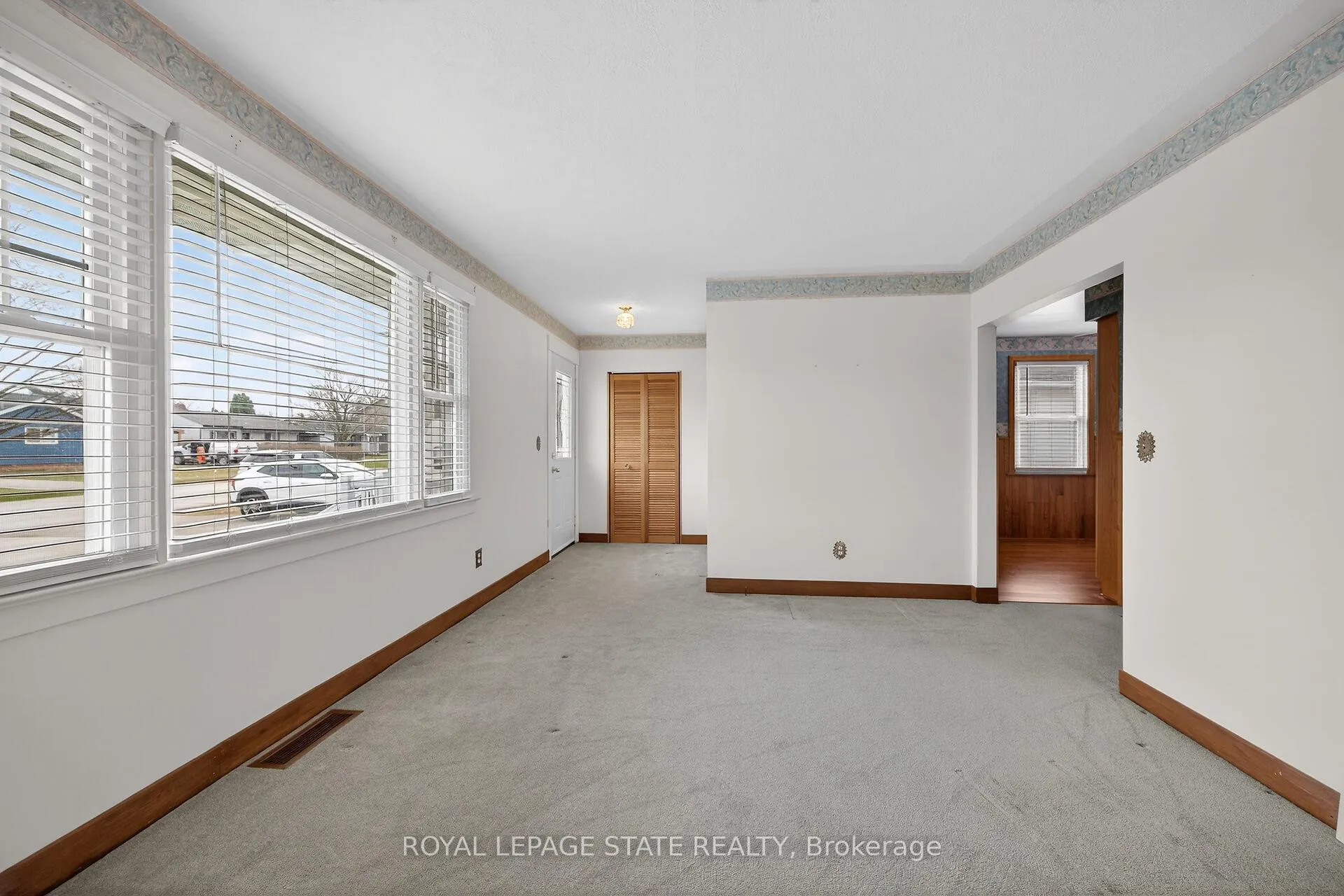 Photo 8 of 21 Lakeview Avenue, Grimsby, Grimsby Beach — HOMEH