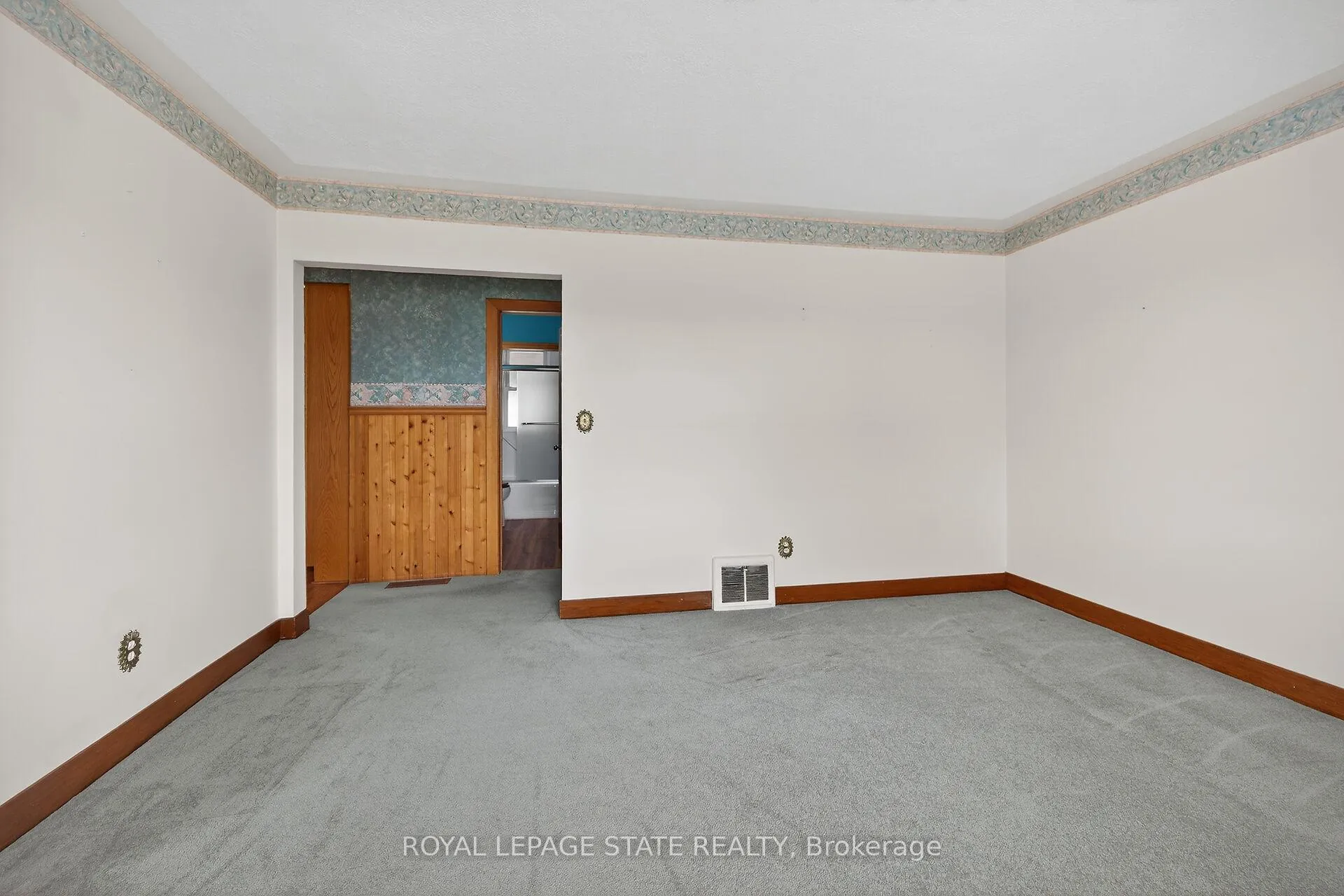 Photo 10 of 21 Lakeview Avenue, Grimsby, Grimsby Beach — HOMEH