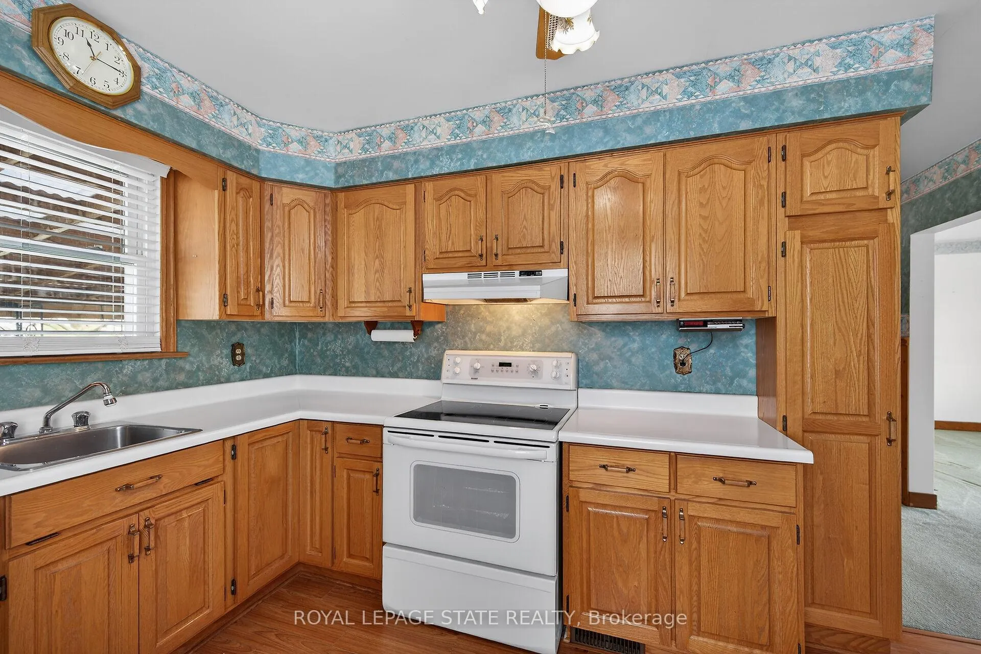 Photo 11 of 21 Lakeview Avenue, Grimsby, Grimsby Beach — HOMEH