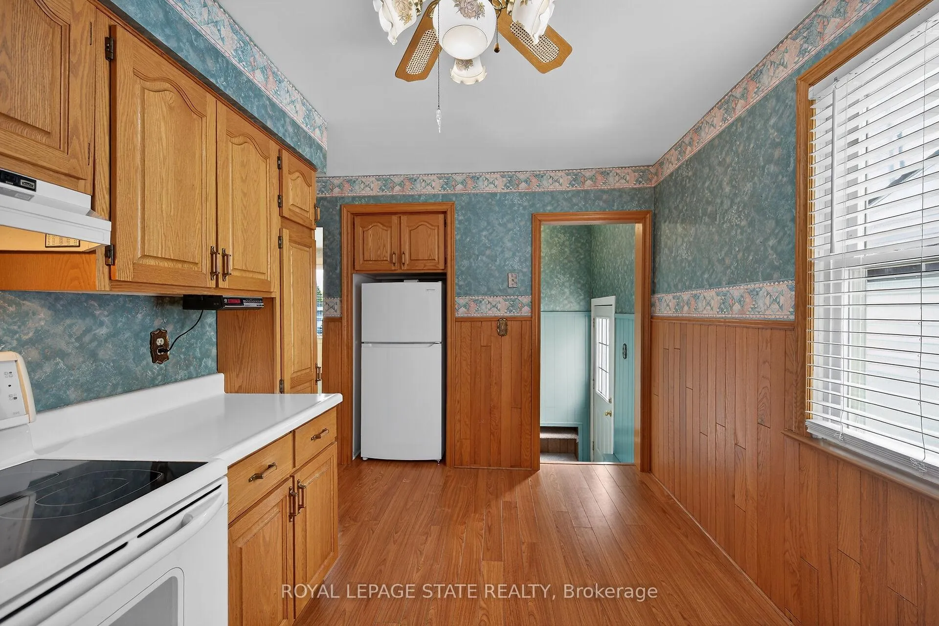Photo 14 of 21 Lakeview Avenue, Grimsby, Grimsby Beach — HOMEH