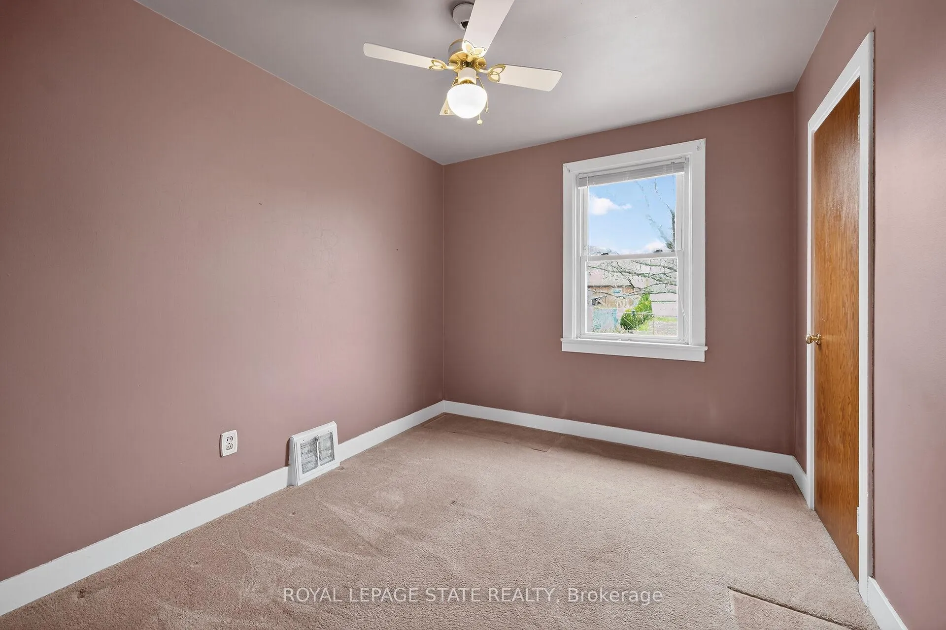 Photo 24 of 21 Lakeview Avenue, Grimsby, Grimsby Beach — HOMEH