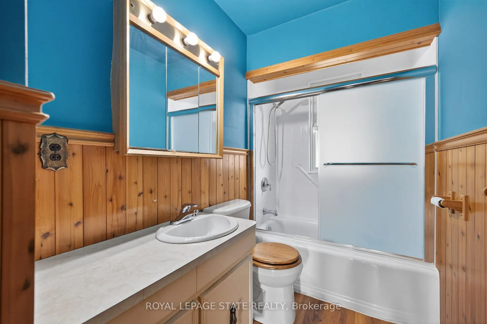 Photo 26 of 21 Lakeview Avenue, Grimsby, Grimsby Beach — HOMEH