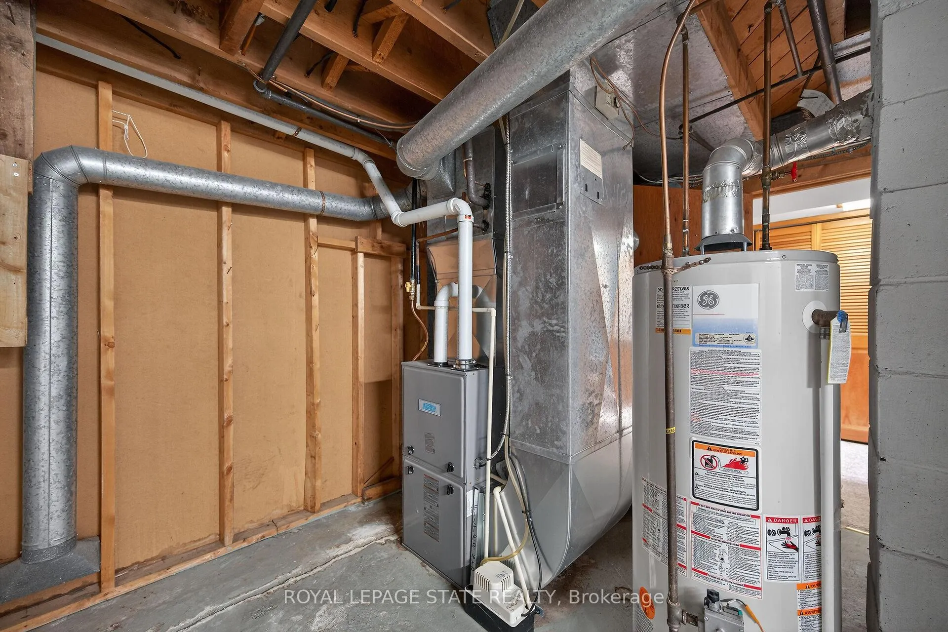 Photo 37 of 21 Lakeview Avenue, Grimsby, Grimsby Beach — HOMEH
