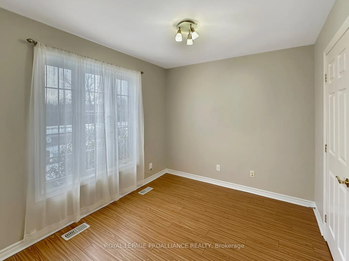 Photo 3 of 53 Sarah Court, Belleville, Belleville Ward — HOMEH