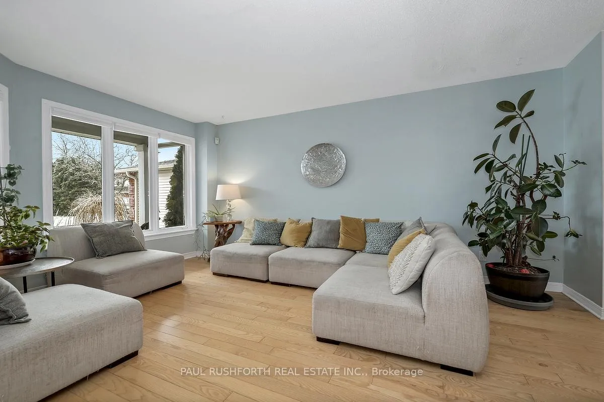 Photo 4 of 6419 Bernice Court, Ottawa, Convent Glen North — HOMEH
