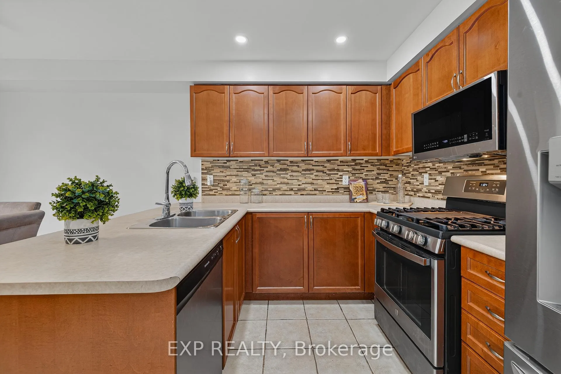 Photo 9 of 4067 Donnic Drive, Burlington, Alton — HOMEH