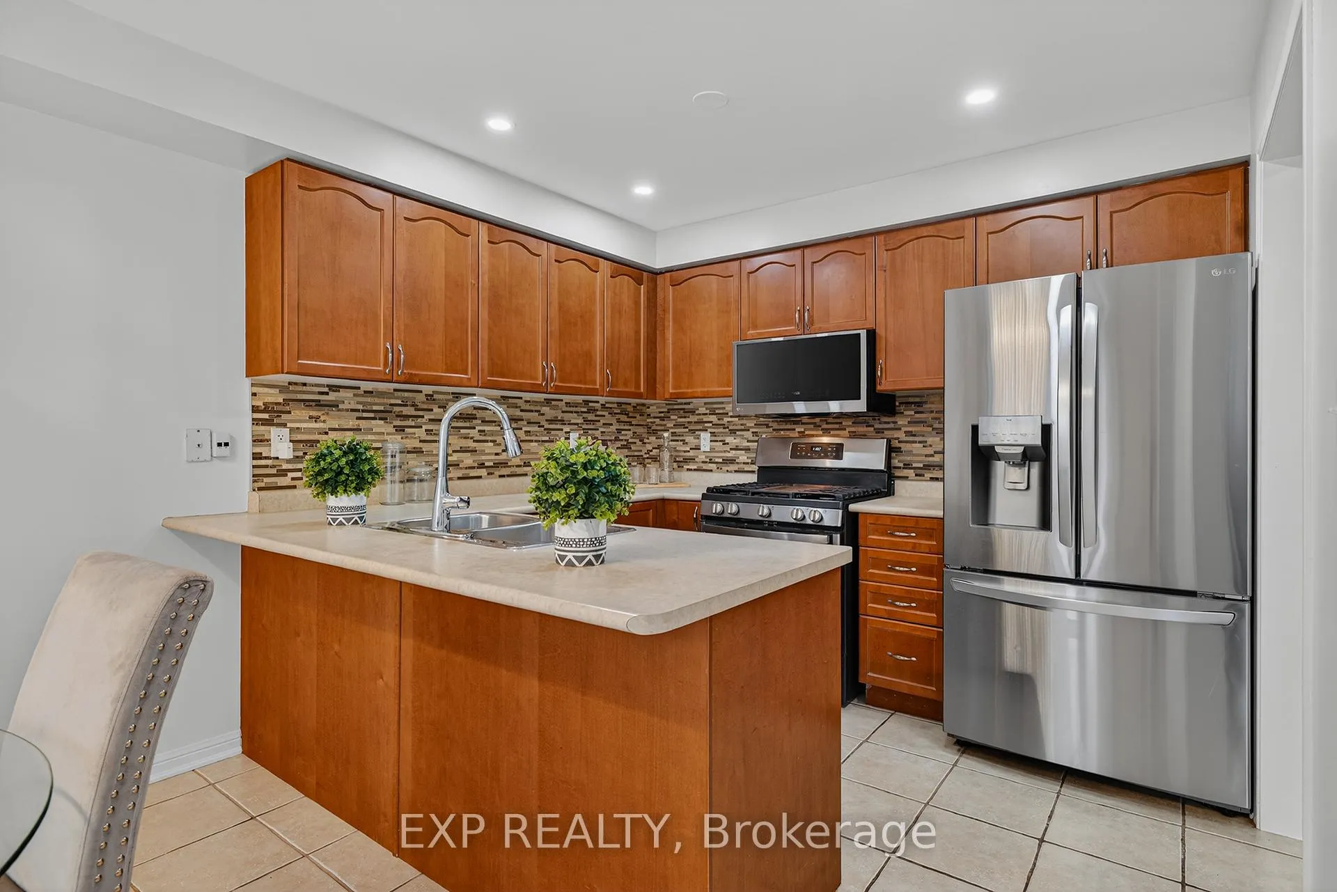 Photo 10 of 4067 Donnic Drive, Burlington, Alton — HOMEH