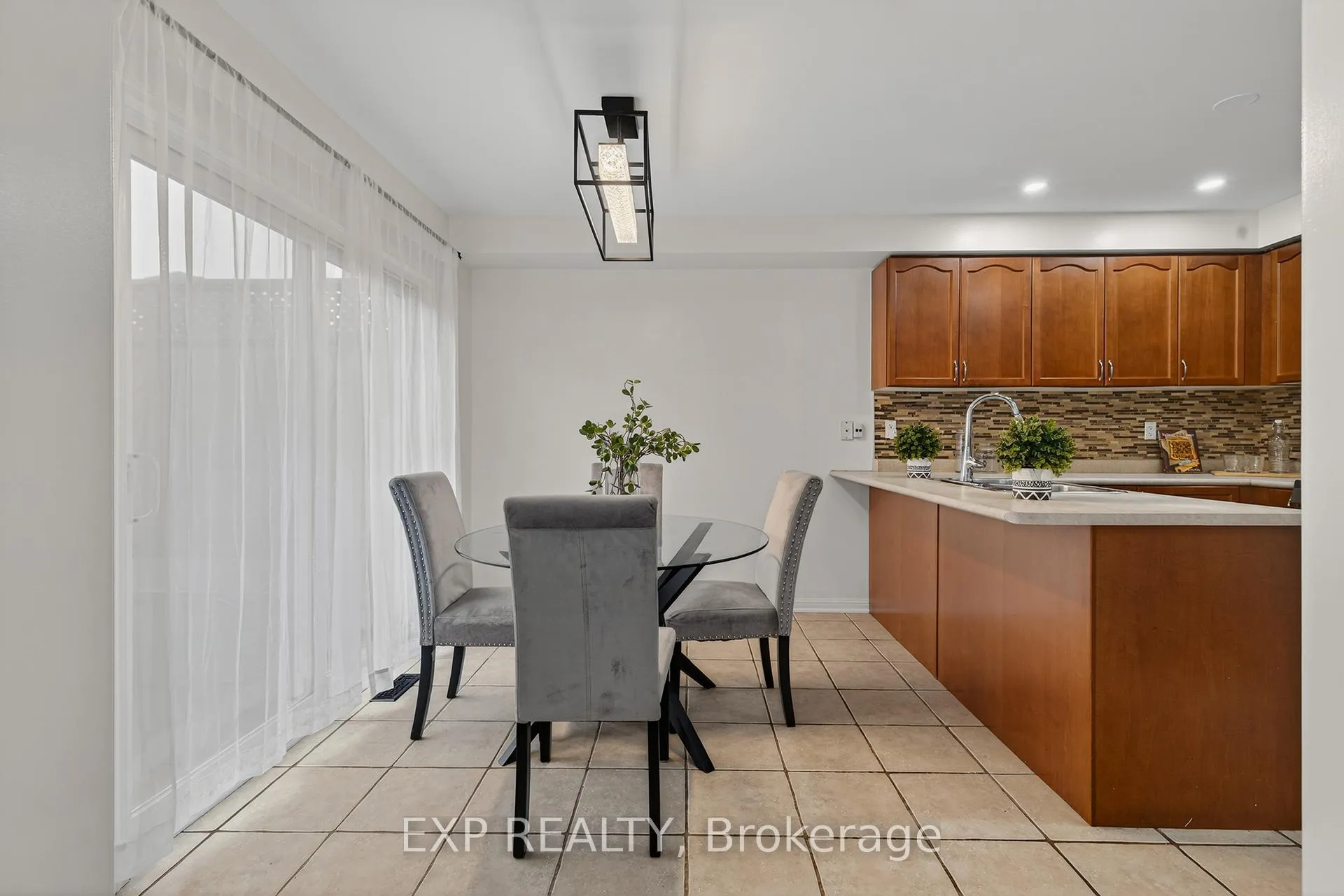 Photo 12 of 4067 Donnic Drive, Burlington, Alton — HOMEH