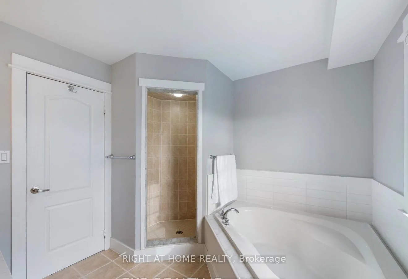 Photo 17 of 2342 Sutton Drive, Burlington, Orchard — HOMEH