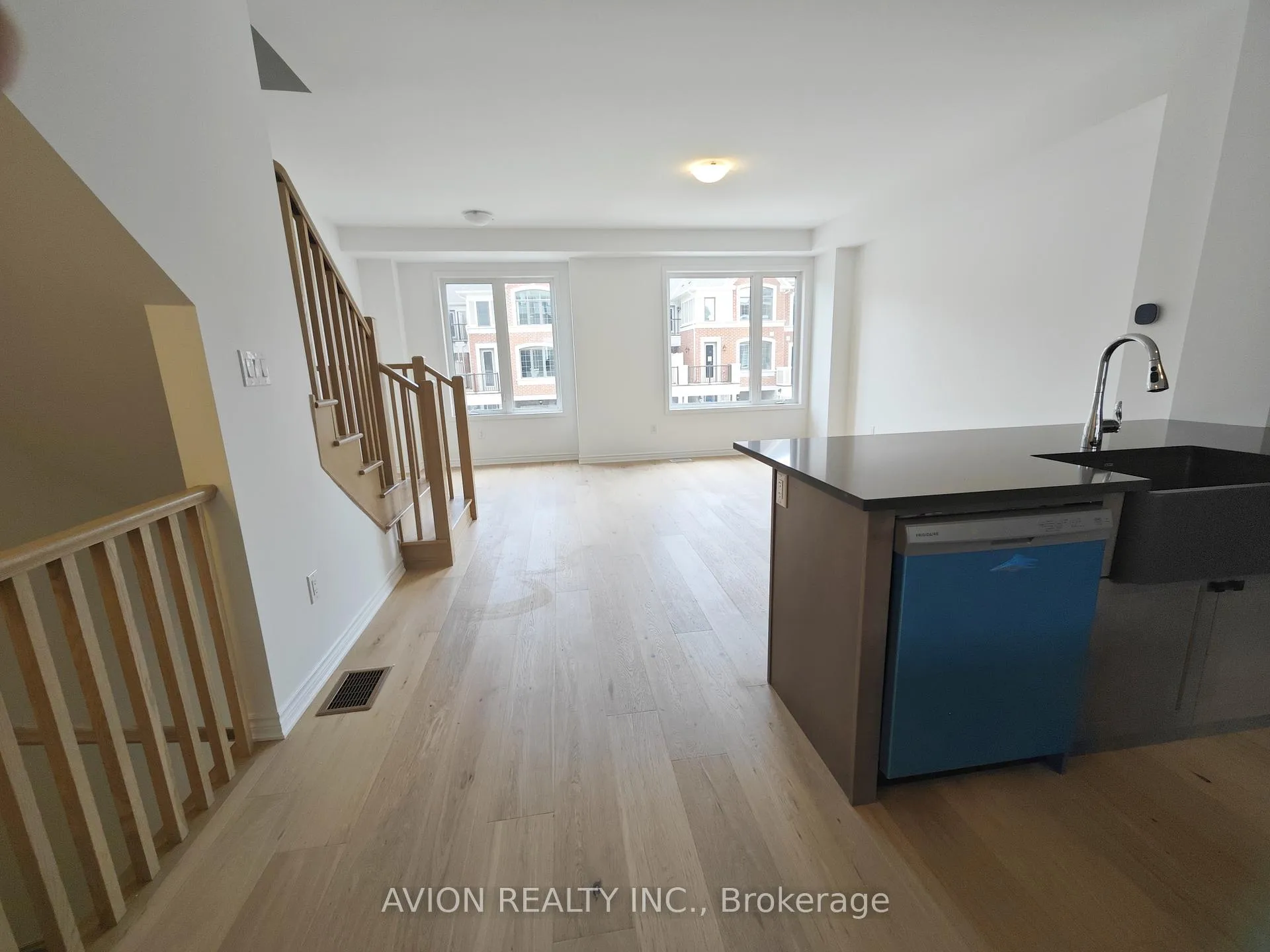 Photo 5 of 18 Avani Avenue, Markham, Rural Markham — HOMEH