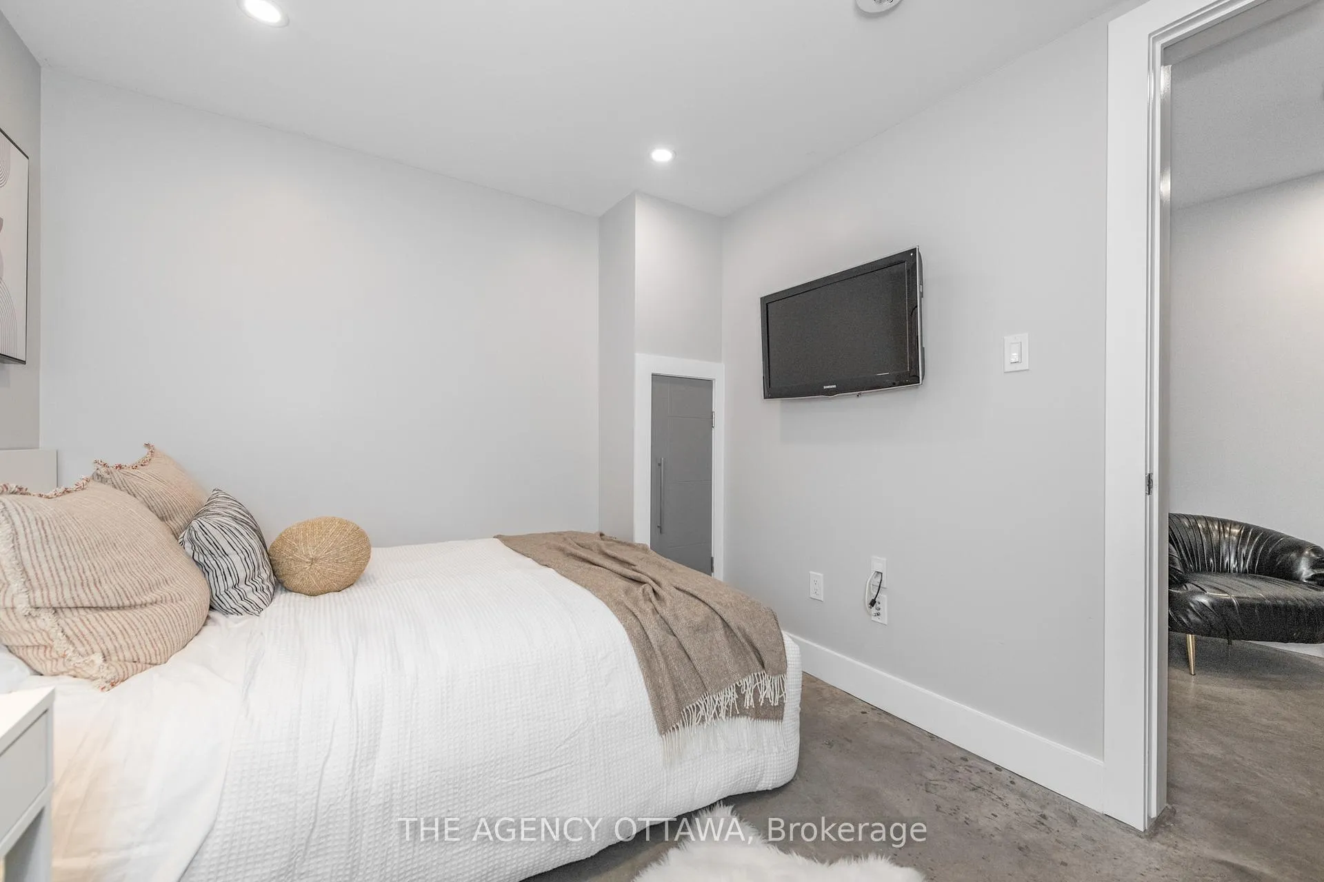 Photo 26 of Unit 2, 946 Colonel By Drive, Ottawa, Old Ottawa South — HOMEH