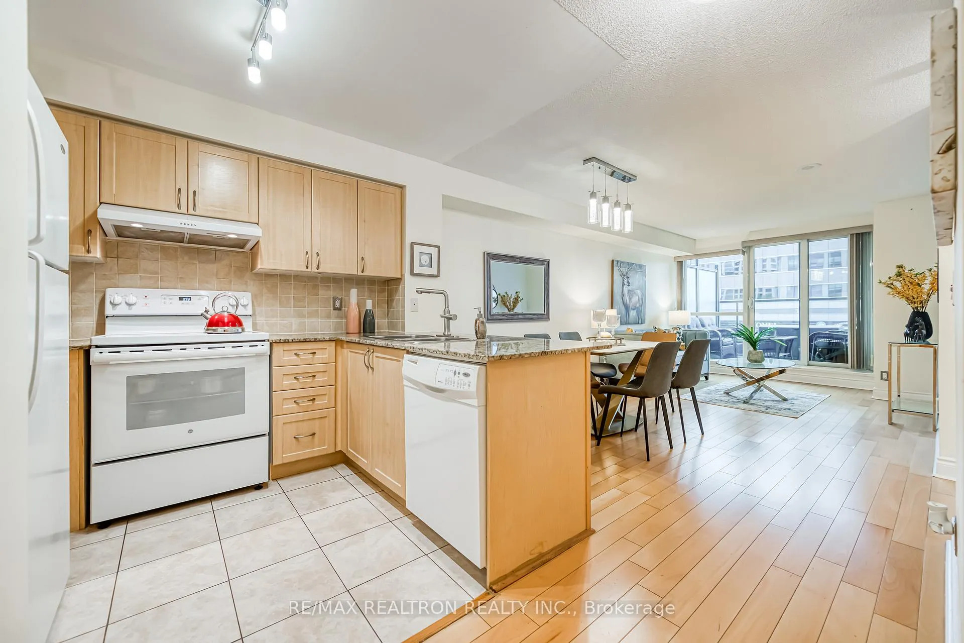 Photo 6 of Unit 209, 32 Clegg Road, Markham, Unionville — HOMEH