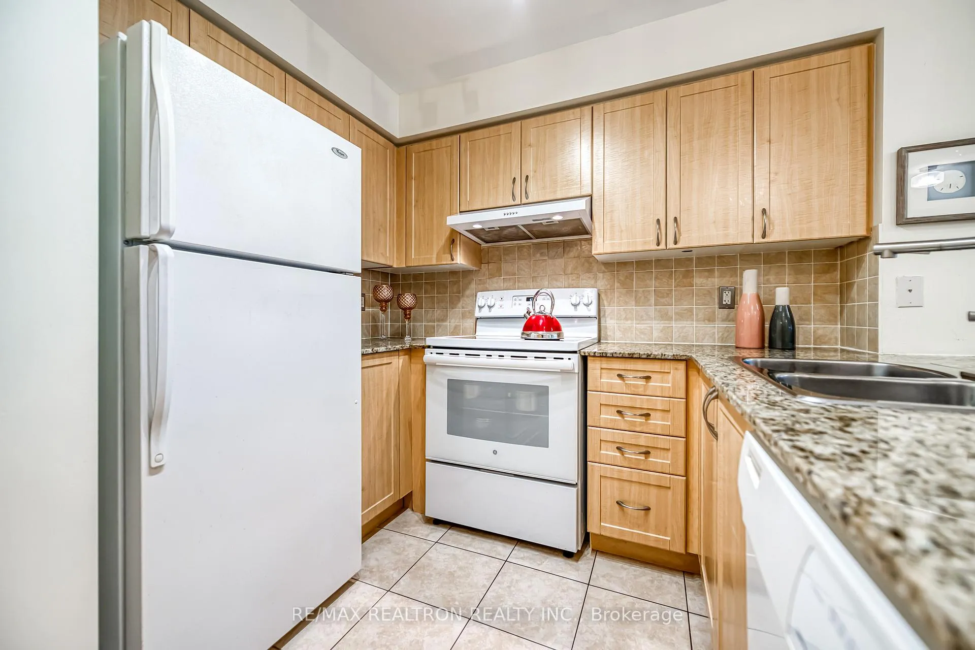 Photo 7 of Unit 209, 32 Clegg Road, Markham, Unionville — HOMEH