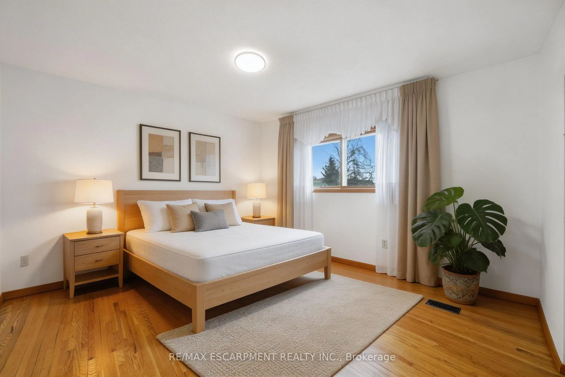 Photo 9 of 136 Cromwell Crescent, Hamilton, Greenford — HOMEH