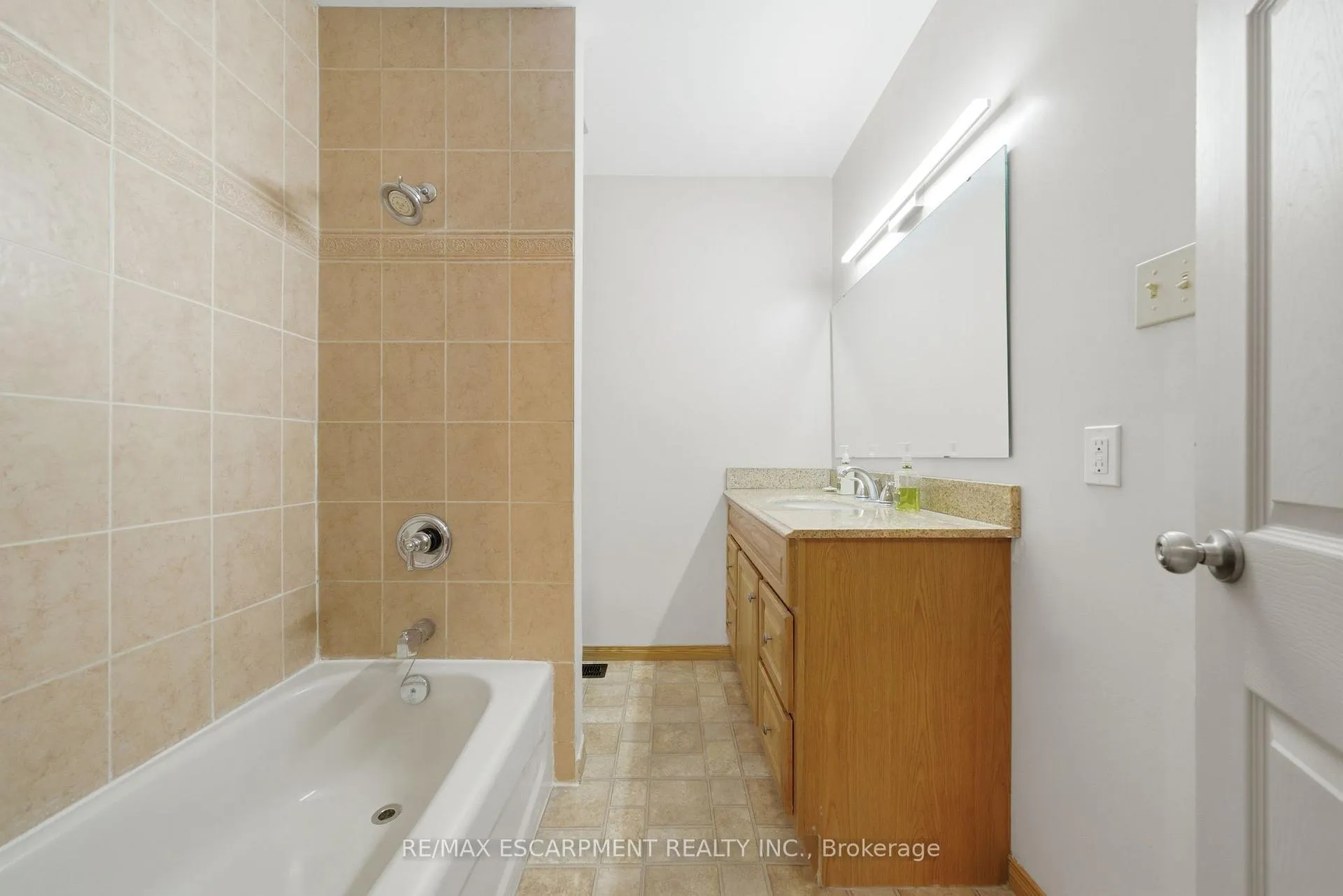 Photo 12 of 136 Cromwell Crescent, Hamilton, Greenford — HOMEH
