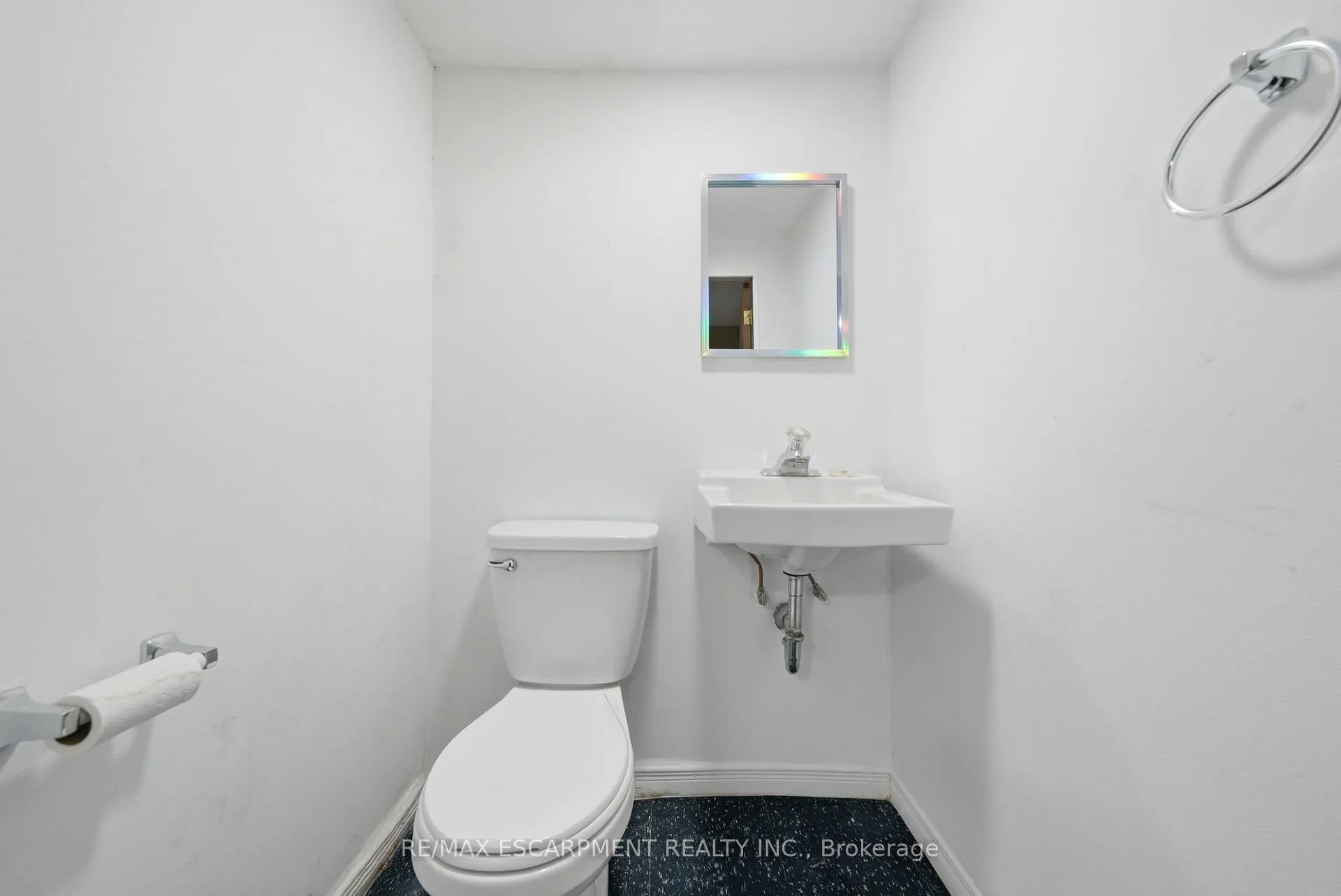 Photo 19 of 136 Cromwell Crescent, Hamilton, Greenford — HOMEH