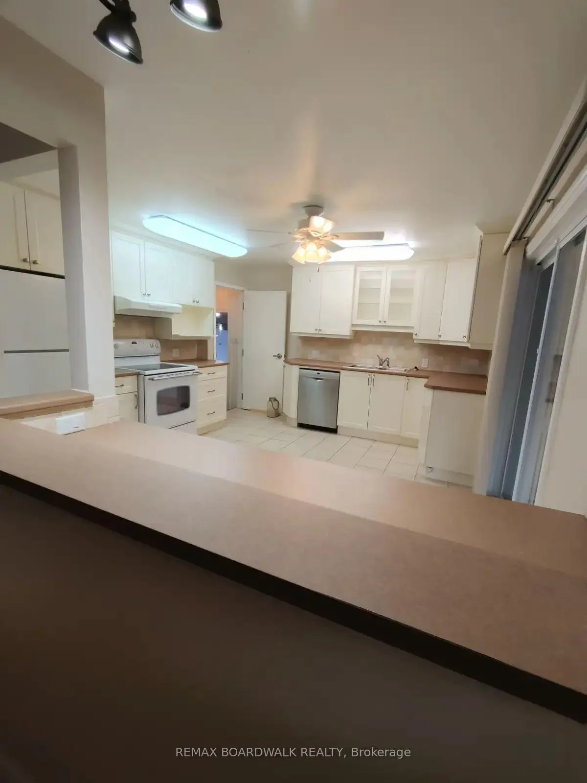 Photo 4 of Unit Unit A, 4918 Leitrim Road, Ottawa, Carlsbad Springs — HOMEH