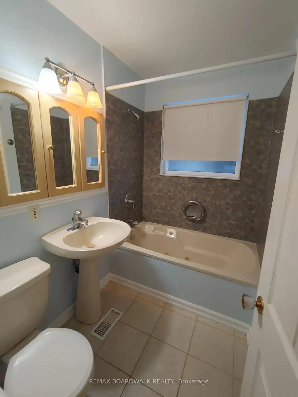 Photo 8 of Unit Unit A, 4918 Leitrim Road, Ottawa, Carlsbad Springs — HOMEH