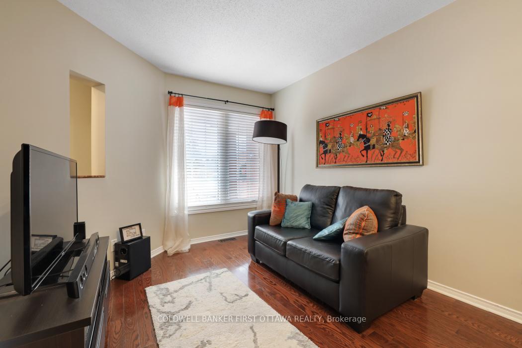 Photo 4 of 5 Margrave Avenue, Ottawa, Hunt Club Park/Greenboro — HOMEH