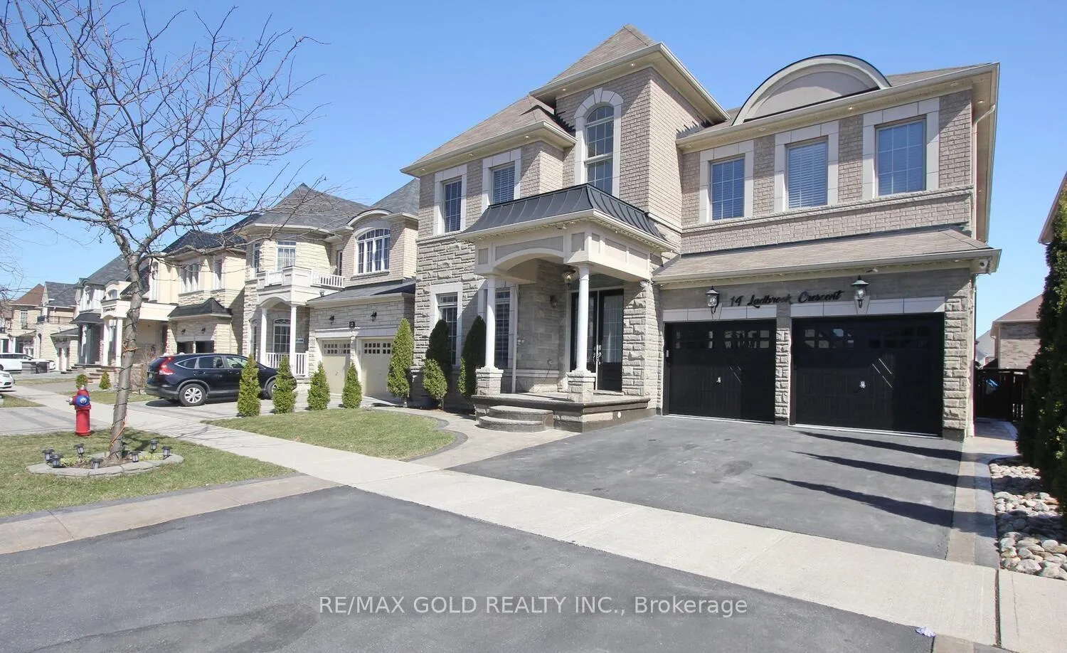 Photo 2 of 14 Ladbrook Crescent, Brampton, Credit Valley — HOMEH