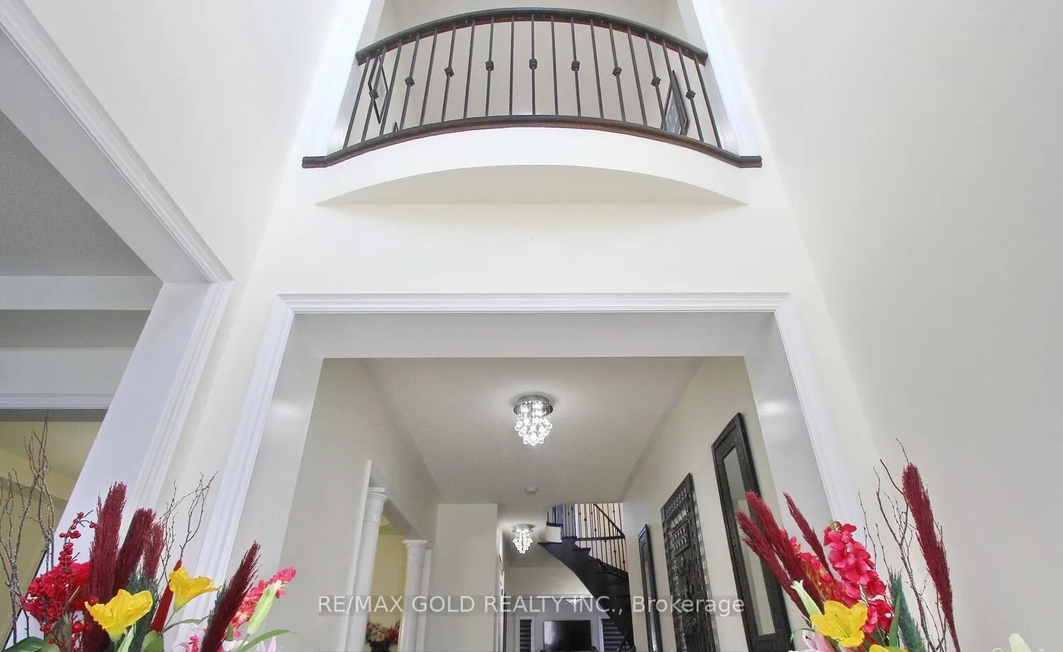 Photo 5 of 14 Ladbrook Crescent, Brampton, Credit Valley — HOMEH