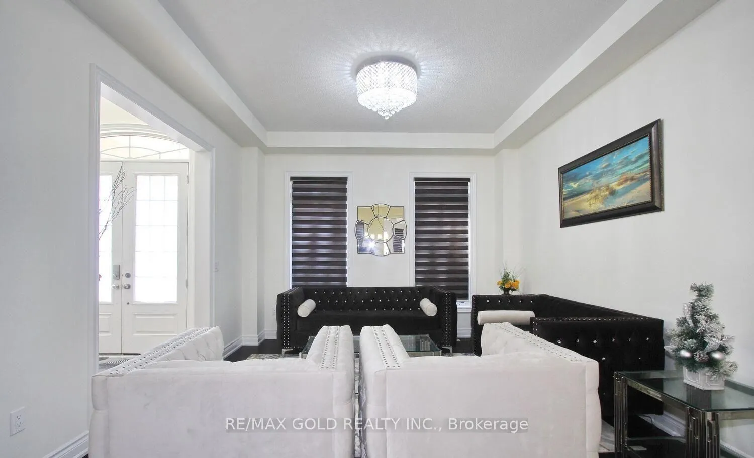 Photo 8 of 14 Ladbrook Crescent, Brampton, Credit Valley — HOMEH