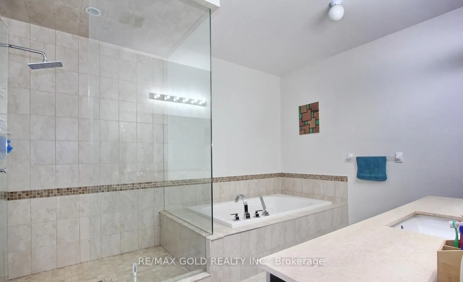Photo 40 of 14 Ladbrook Crescent, Brampton, Credit Valley — HOMEH