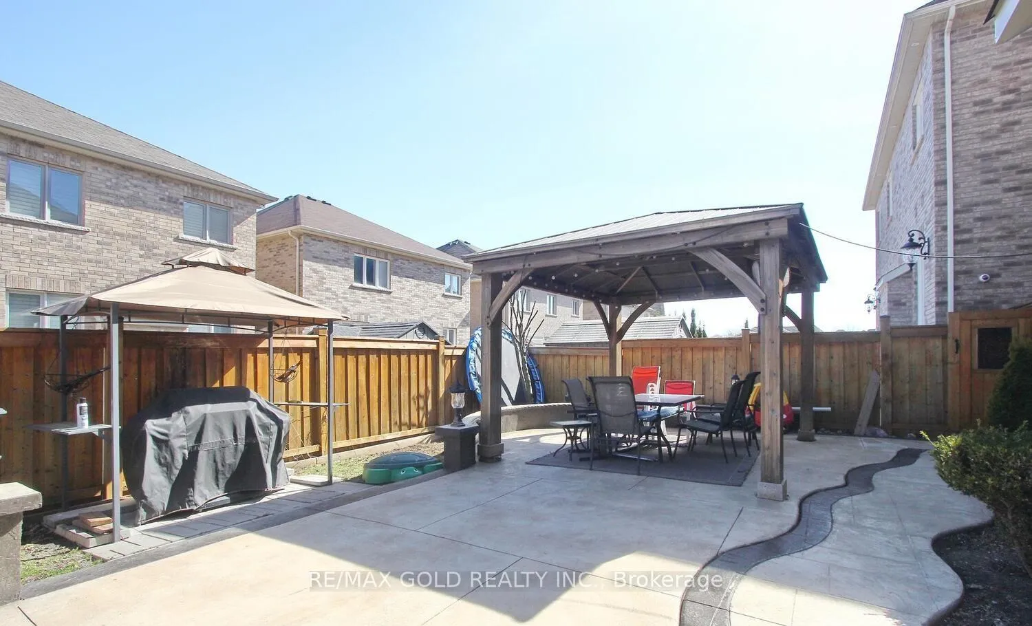 Photo 49 of 14 Ladbrook Crescent, Brampton, Credit Valley — HOMEH
