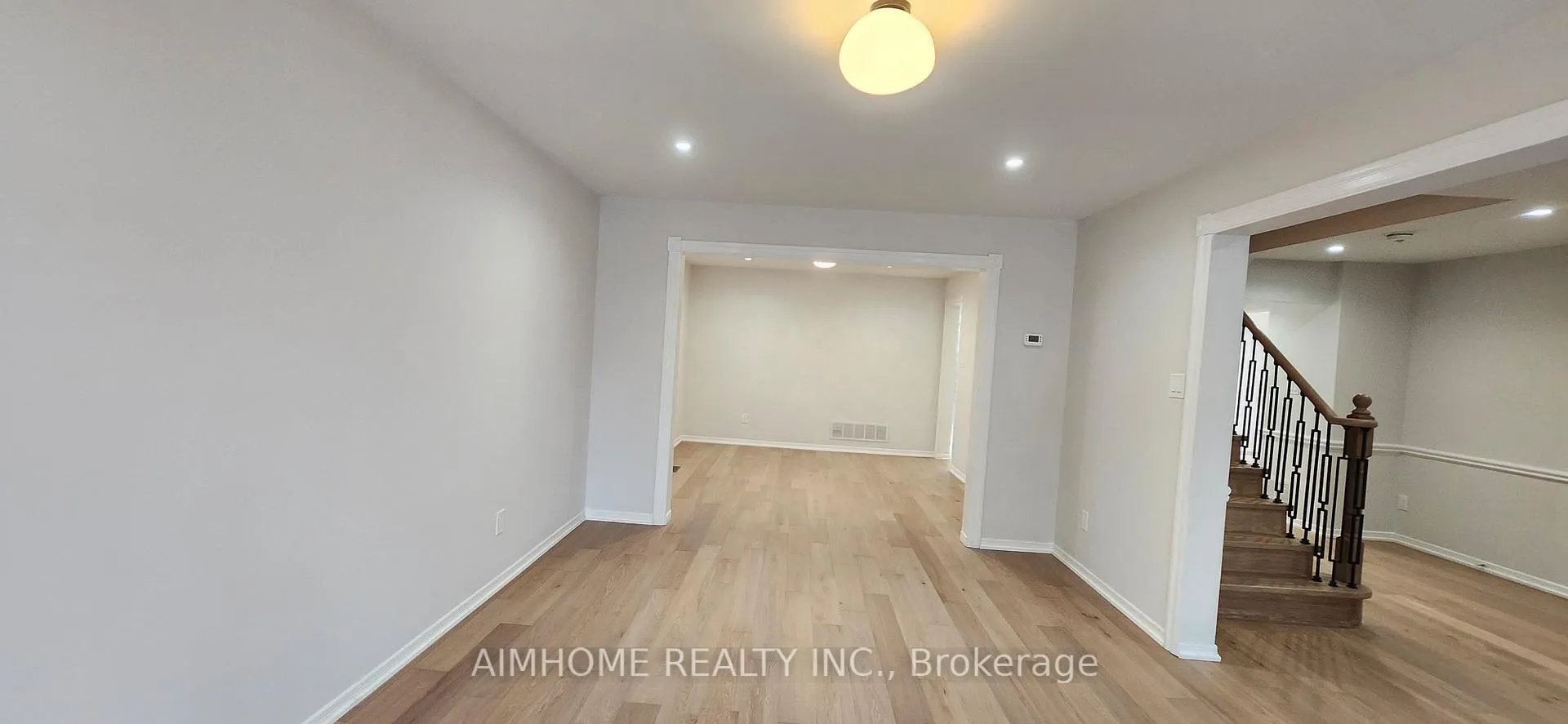 Photo 4 of 31 Spanhouse Crescent, Markham, Unionville — HOMEH