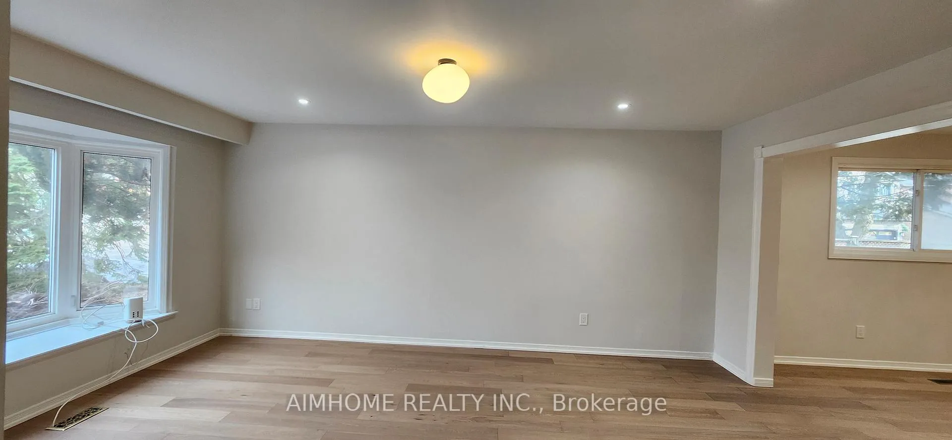 Photo 5 of 31 Spanhouse Crescent, Markham, Unionville — HOMEH