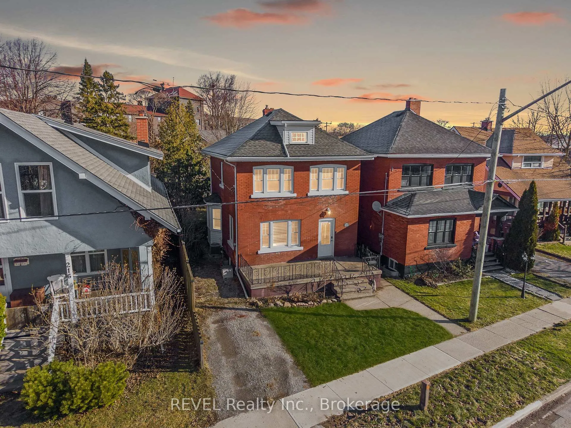 Photo 1 of 212 Maple Street, Welland, Broadway — HOMEH