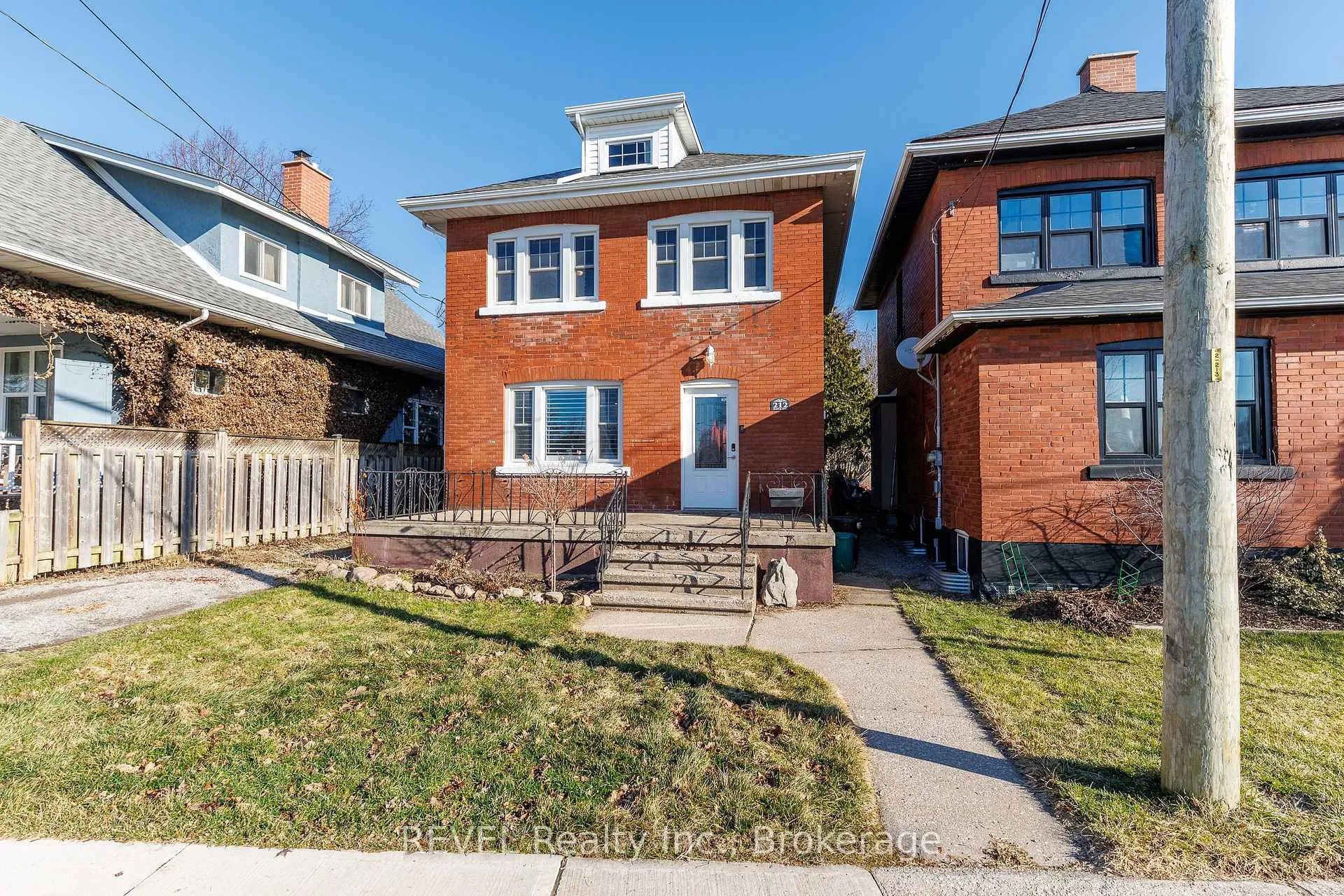 Photo 2 of 212 Maple Street, Welland, Broadway — HOMEH
