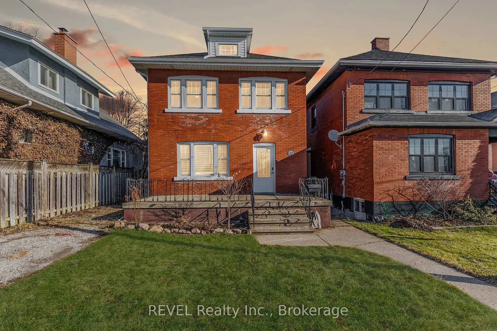 Photo 3 of 212 Maple Street, Welland, Broadway — HOMEH
