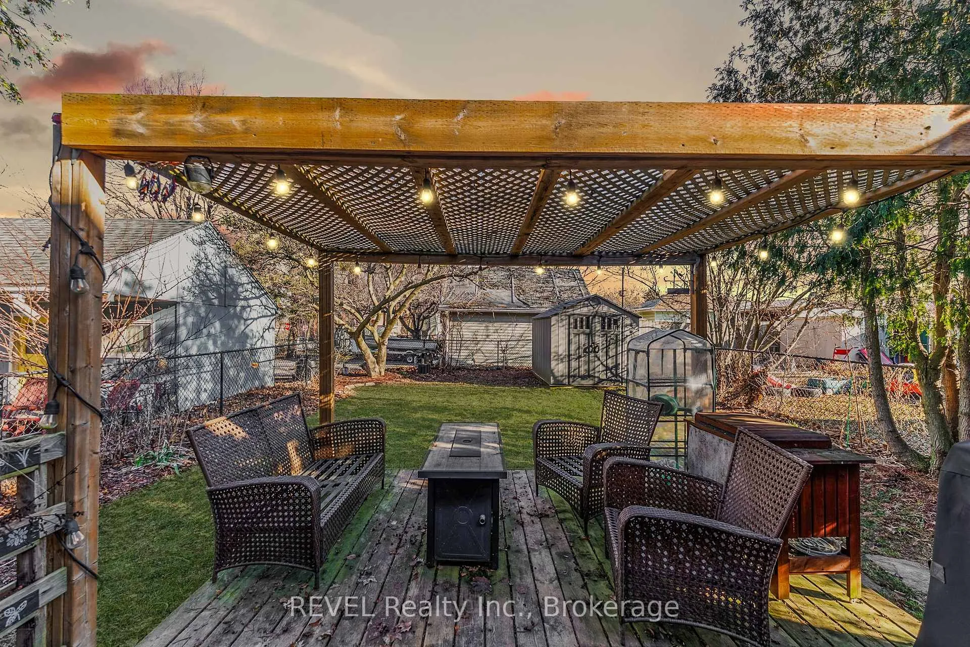 Photo 5 of 212 Maple Street, Welland, Broadway — HOMEH