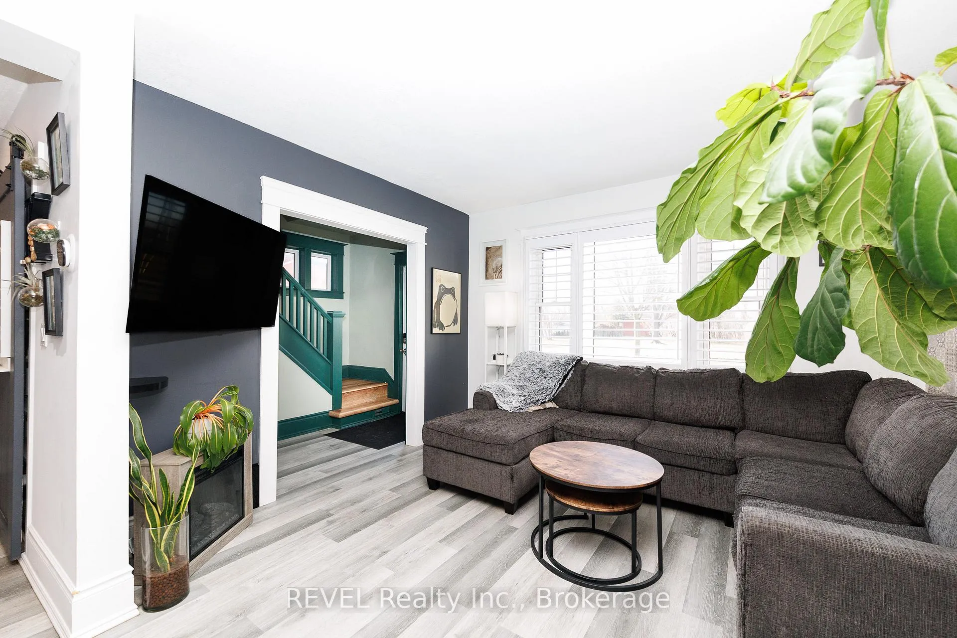 Photo 8 of 212 Maple Street, Welland, Broadway — HOMEH