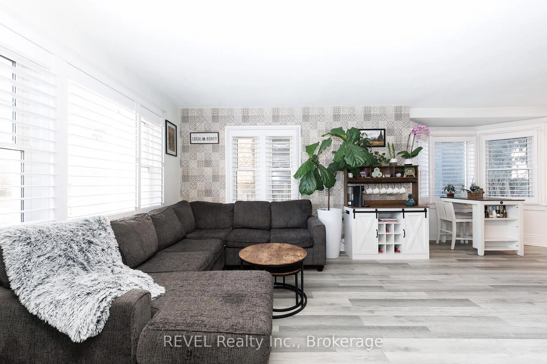Photo 9 of 212 Maple Street, Welland, Broadway — HOMEH