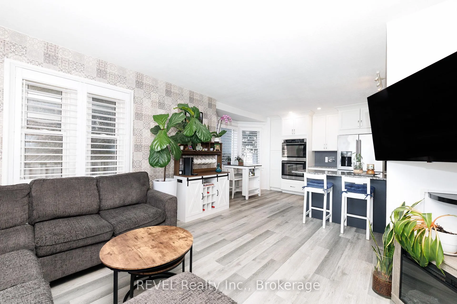 Photo 10 of 212 Maple Street, Welland, Broadway — HOMEH