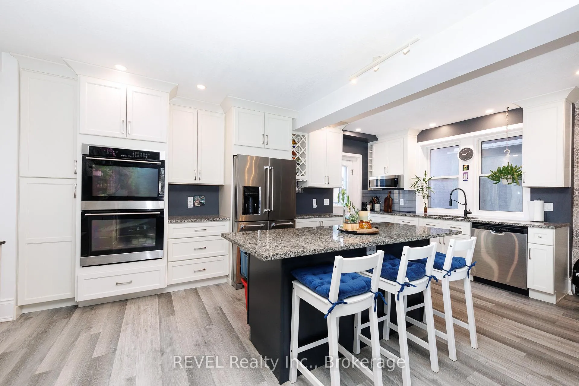 Photo 11 of 212 Maple Street, Welland, Broadway — HOMEH