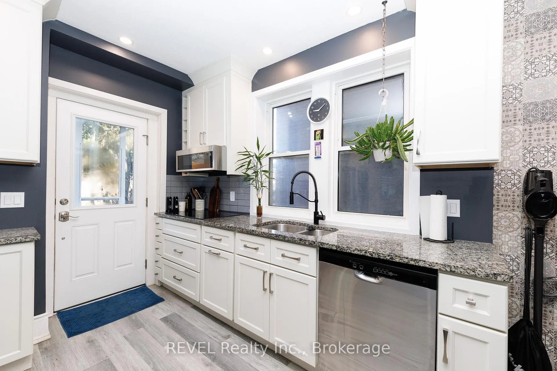Photo 13 of 212 Maple Street, Welland, Broadway — HOMEH