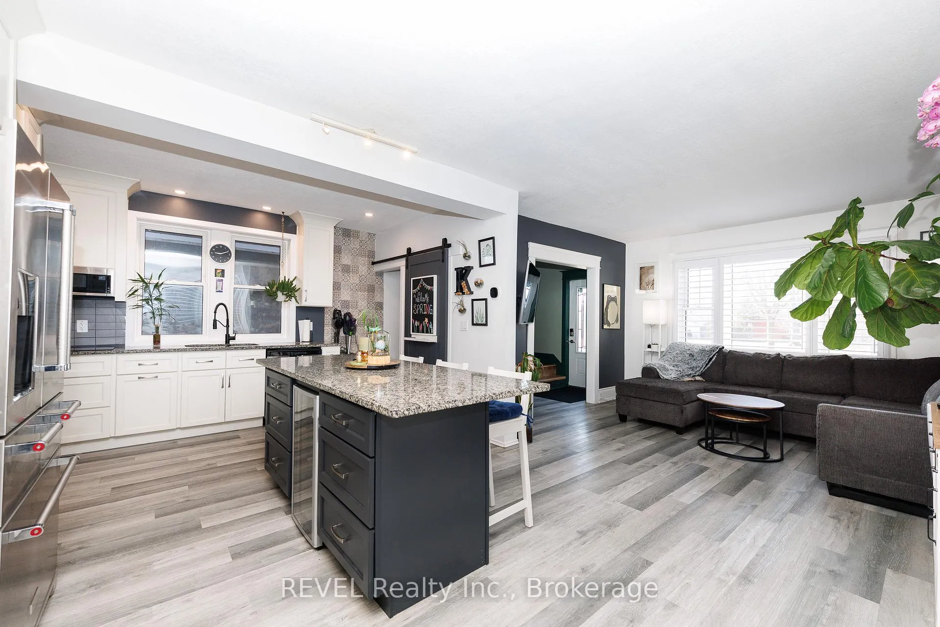 Photo 15 of 212 Maple Street, Welland, Broadway — HOMEH