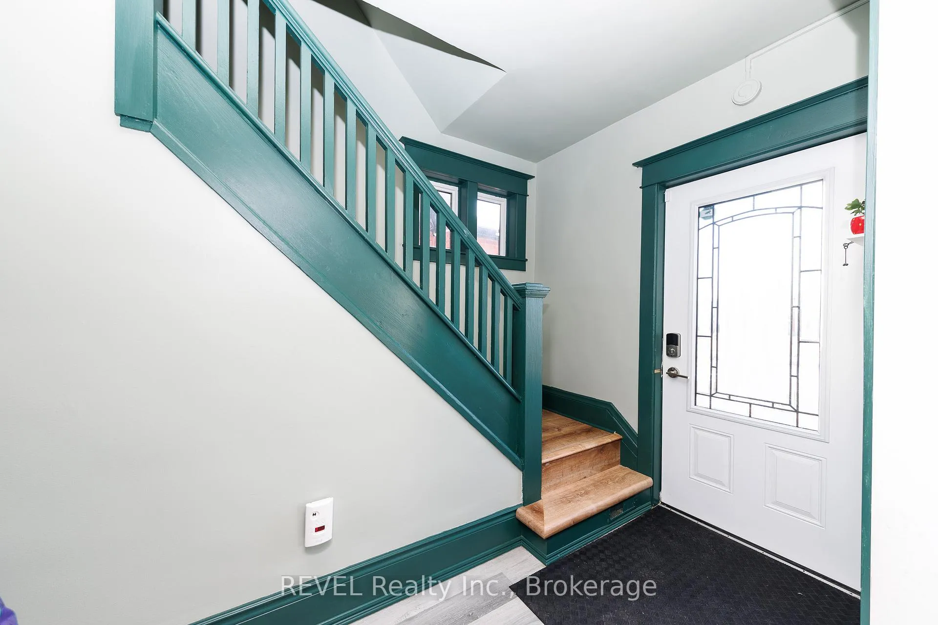 Photo 20 of 212 Maple Street, Welland, Broadway — HOMEH