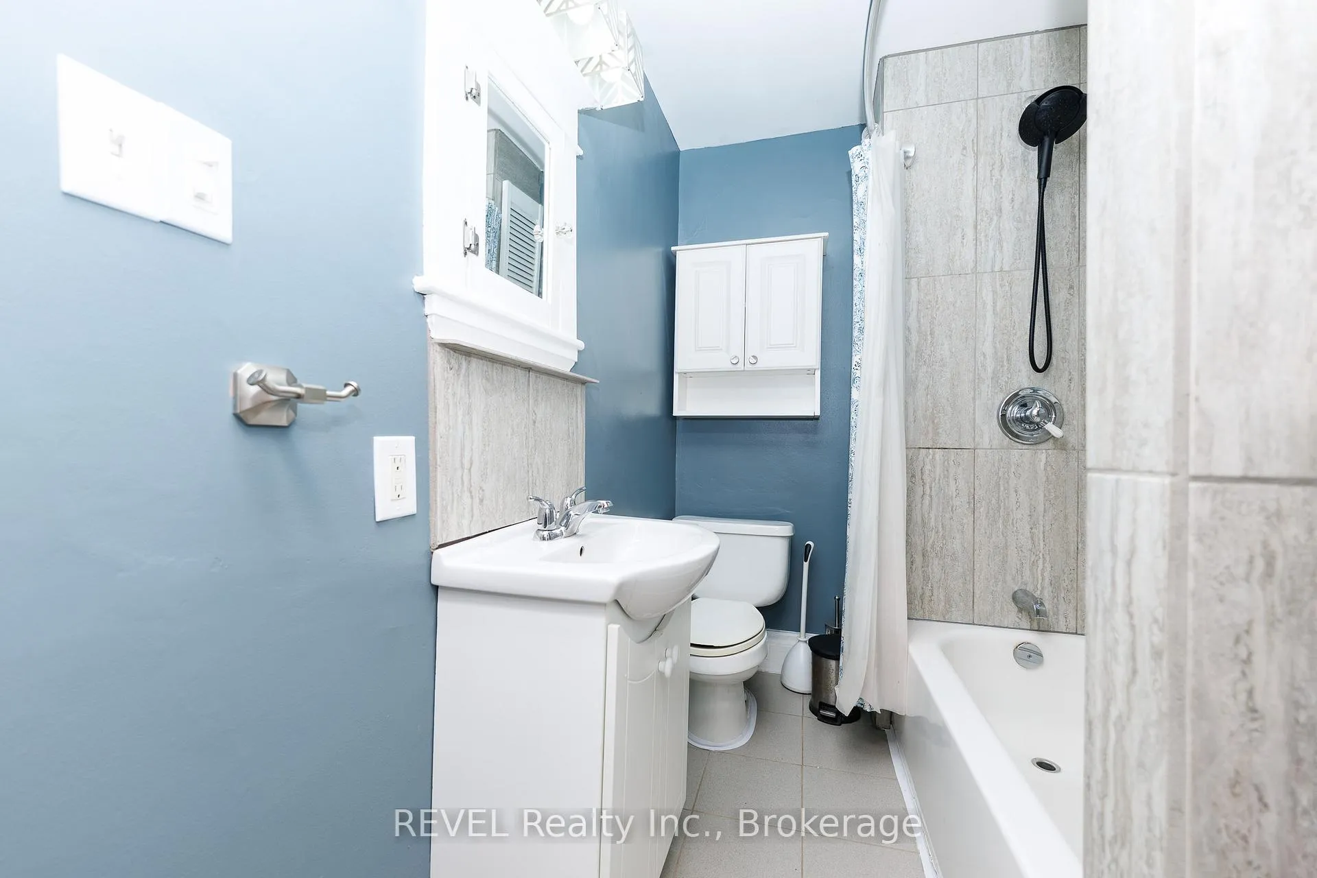 Photo 21 of 212 Maple Street, Welland, Broadway — HOMEH