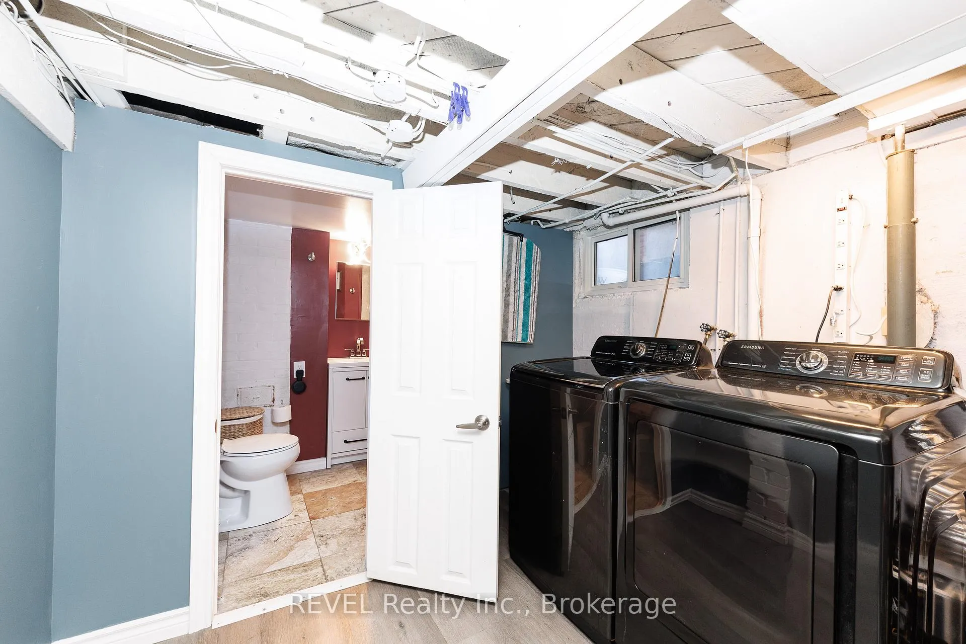Photo 33 of 212 Maple Street, Welland, Broadway — HOMEH